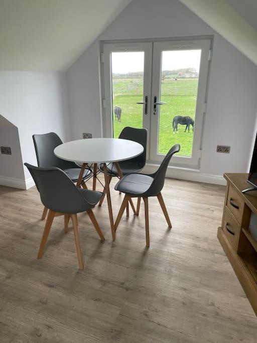 Hanaverian Suit With Amazing Views Of Stud Farm. Driffield Esterno foto