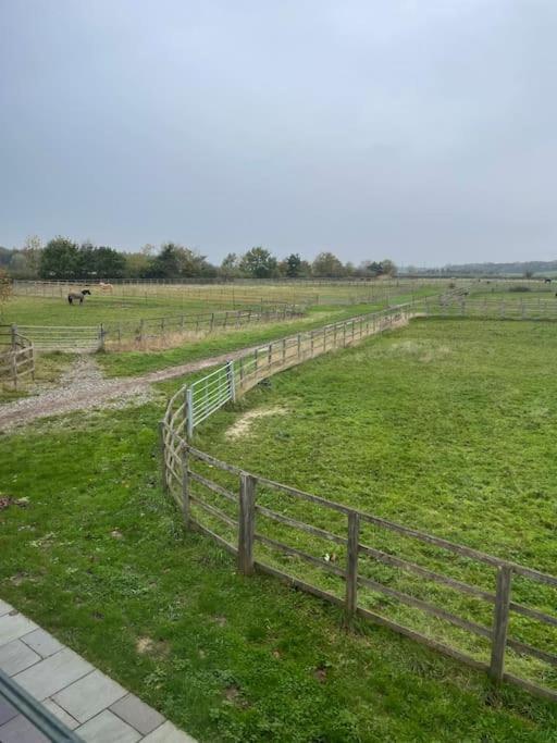 Hanaverian Suit With Amazing Views Of Stud Farm. Driffield Esterno foto